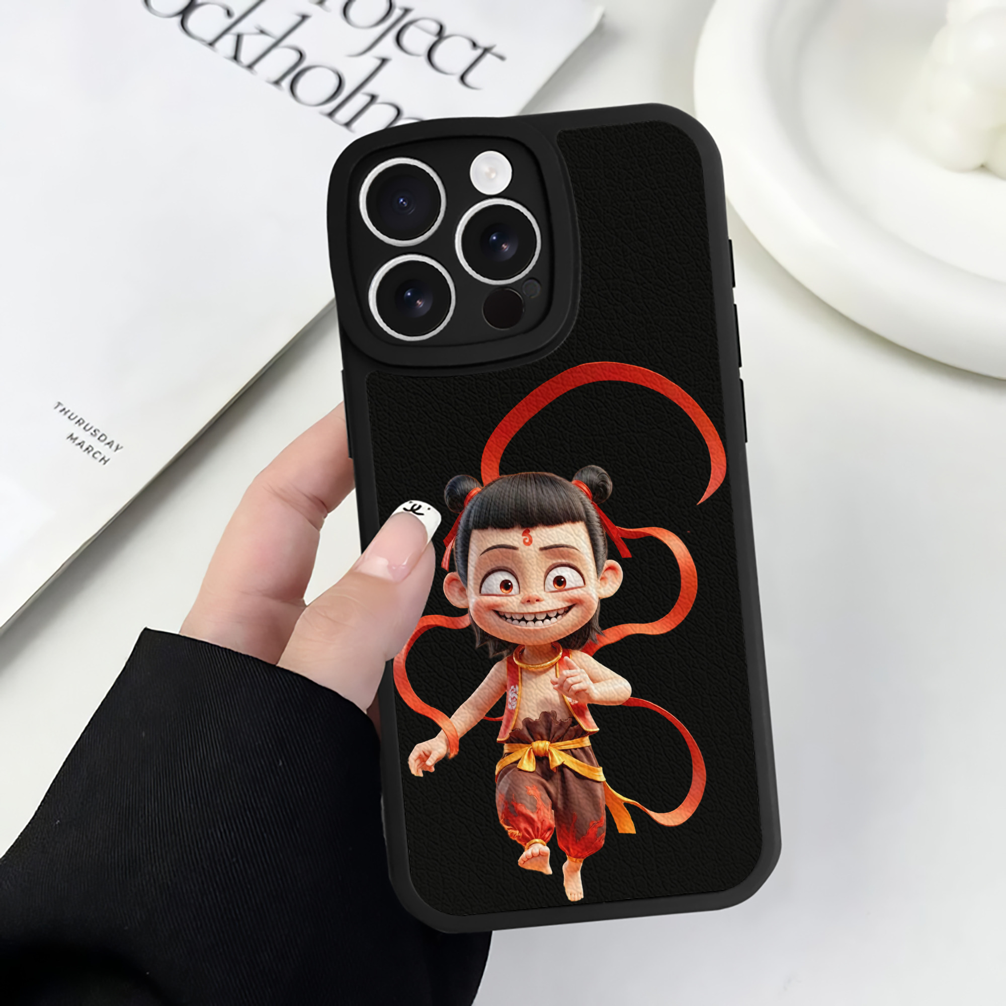 （画像用） Ne Zha 2 ナタ 魔童の大暴れ 【iPhone 16シリーズ対応】シリコンスマホケース（レザー調） 材質：シリコン